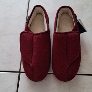 Rockdove burgandy and black slippers with hard bottom and velcro top
